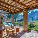 4 Bedroom Beautiful In Vakantiehuis Acqualagna