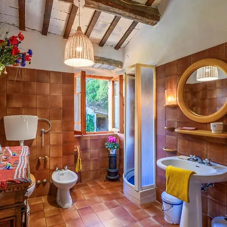 Casa vacanze 4 Bedroom Beautiful In Acqualagna