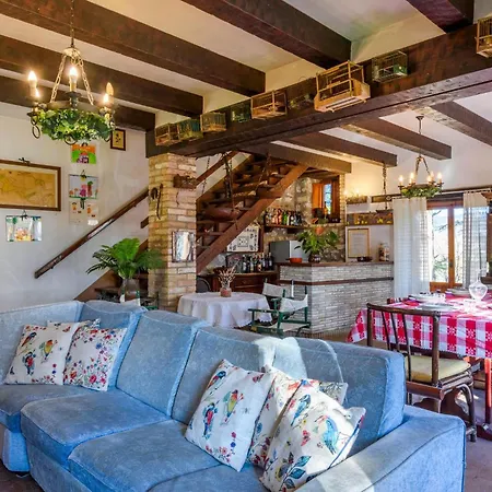 Feriehus 4 Bedroom Beautiful In Acqualagna