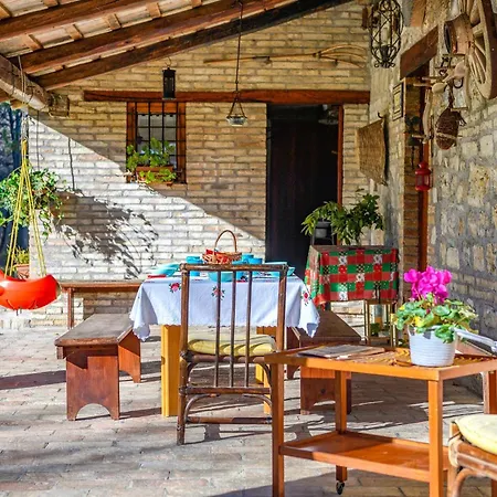 4 Bedroom Beautiful In Casa vacanze